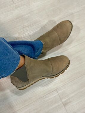 Sorel Women’s Boots in Taupe